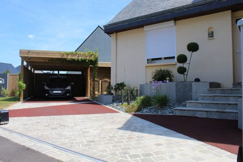 Entrée de maison enrobé rouge