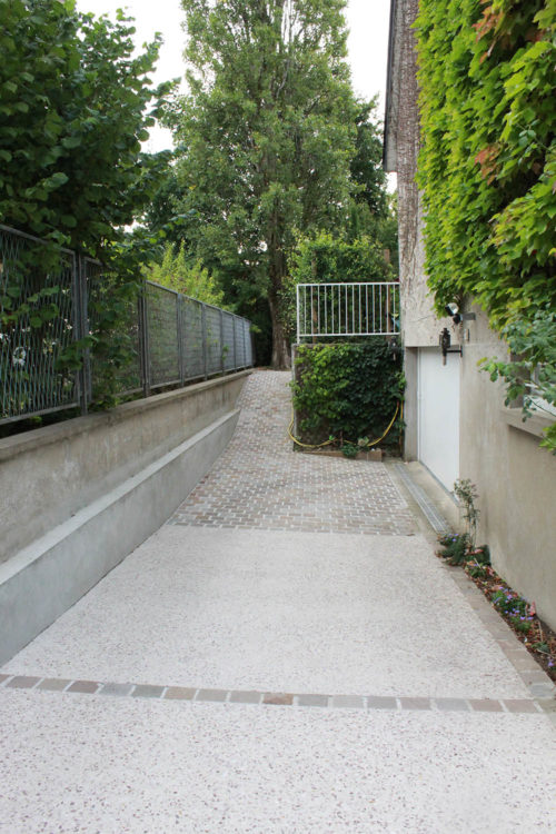 Descente de garage béton érodé