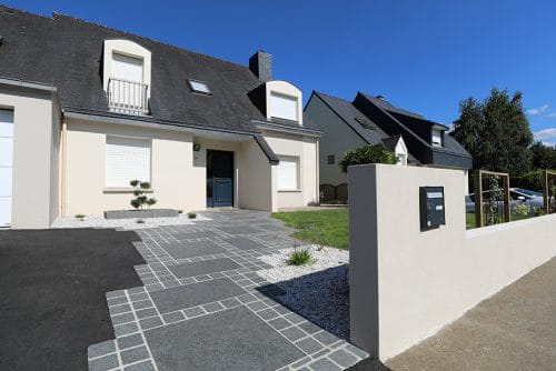 Entrée de maison en pierre naturelle
