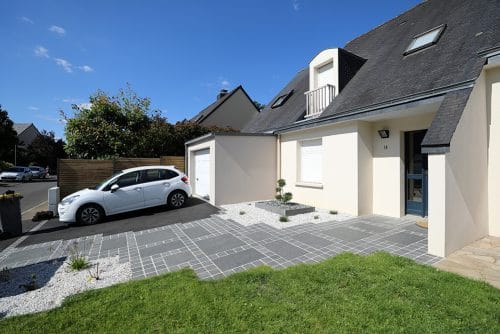 Entrée de maison en pierre naturelle