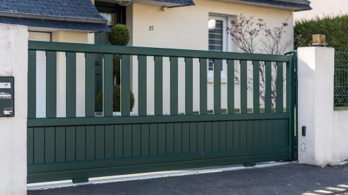 Portail coulissant aluminium vert