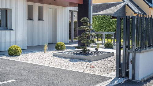 Entrée de maison massif gravier
