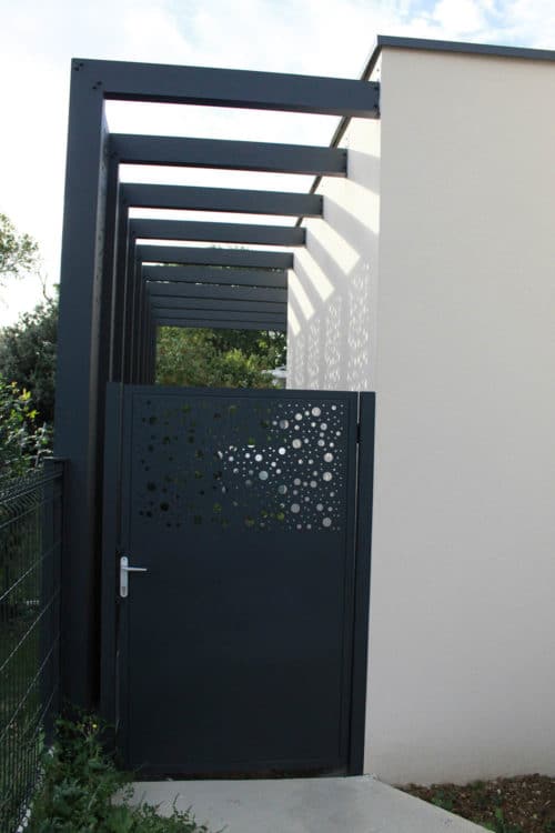 Portail aluminium avec décor