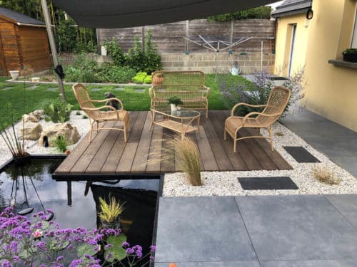 Bassin autour d'une terrasse composite