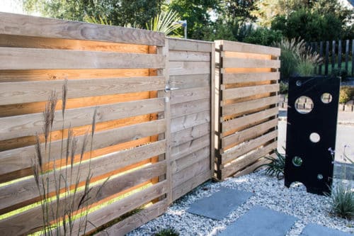 Clôture en bois lames quinconce avec poteaux bois