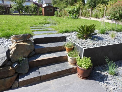 Escalier bloc marche et retenues en ardoise