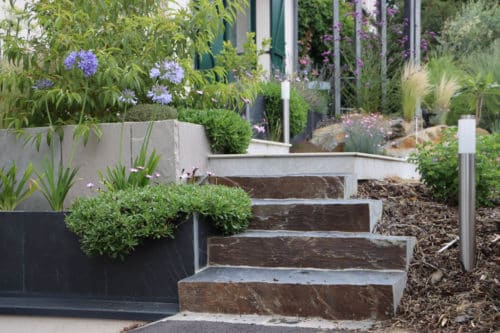 Escalier bloc marche et retenues en ardoise et en grès gris