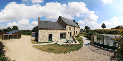 Cour de maison en graviers