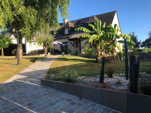 Entrée de maison en pavés de grès metissay