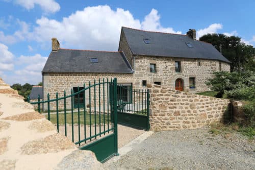 Portail en aluminium avec lames ajourée