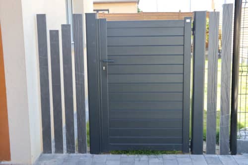 Portillon en aluminium avec lames pleine