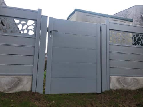 Portillon en aluminium avec lames pleine