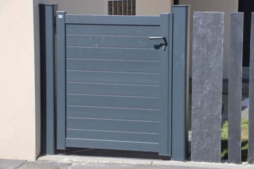 Portillon en aluminium avec lames pleine