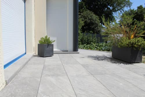 Terrasse en grès cérame sur plots