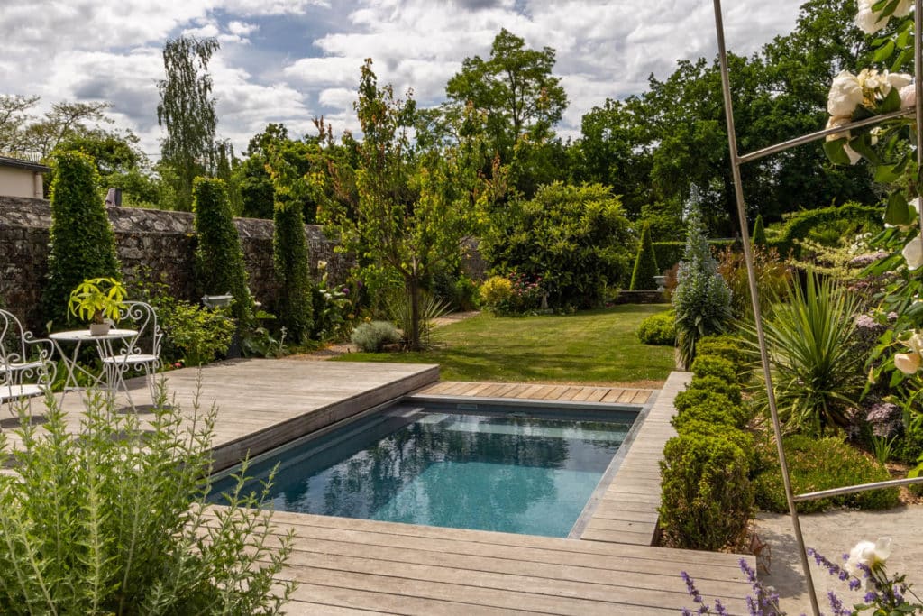 terrasse aquatique dans un jardin en Bretagne